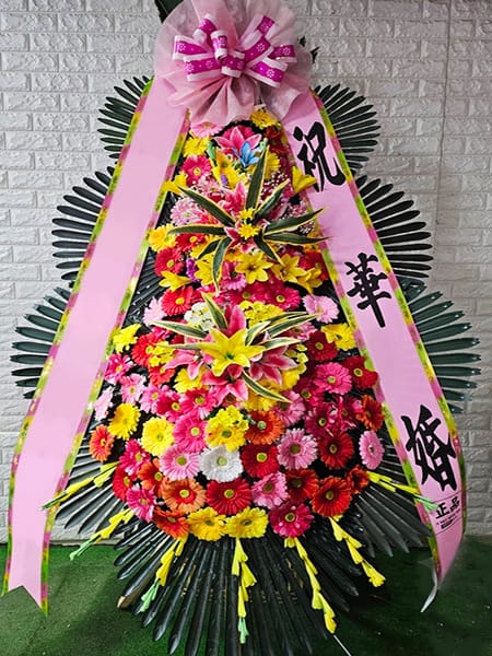 중학교 학부모 모임에서 뜻을 모아 전달한 화사한 화환